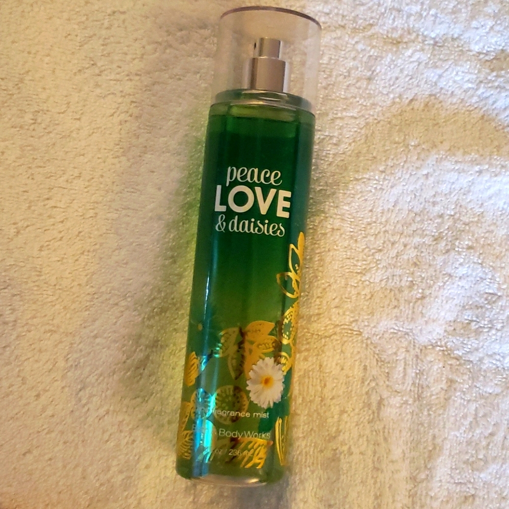 Bath an body works peace love and daises spray
